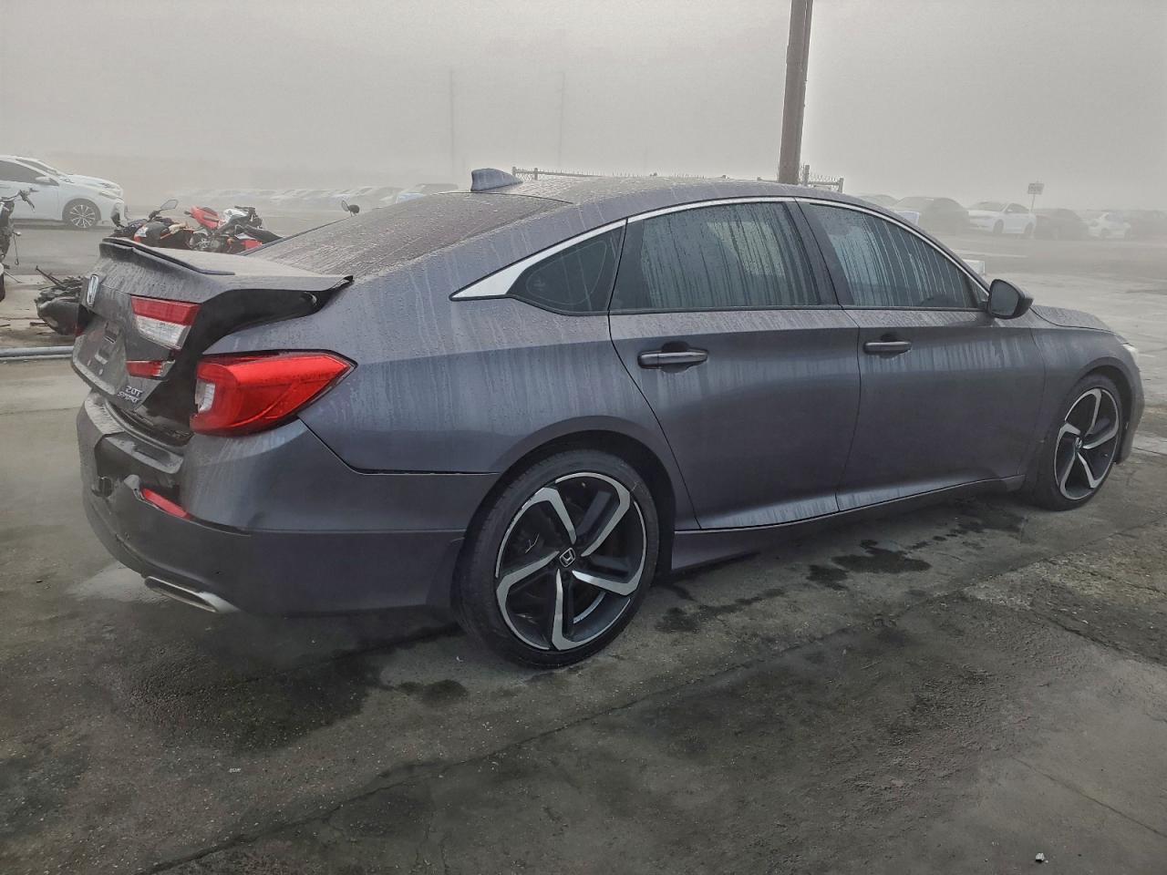 2018 HONDA ACCORD SPORT photo 3