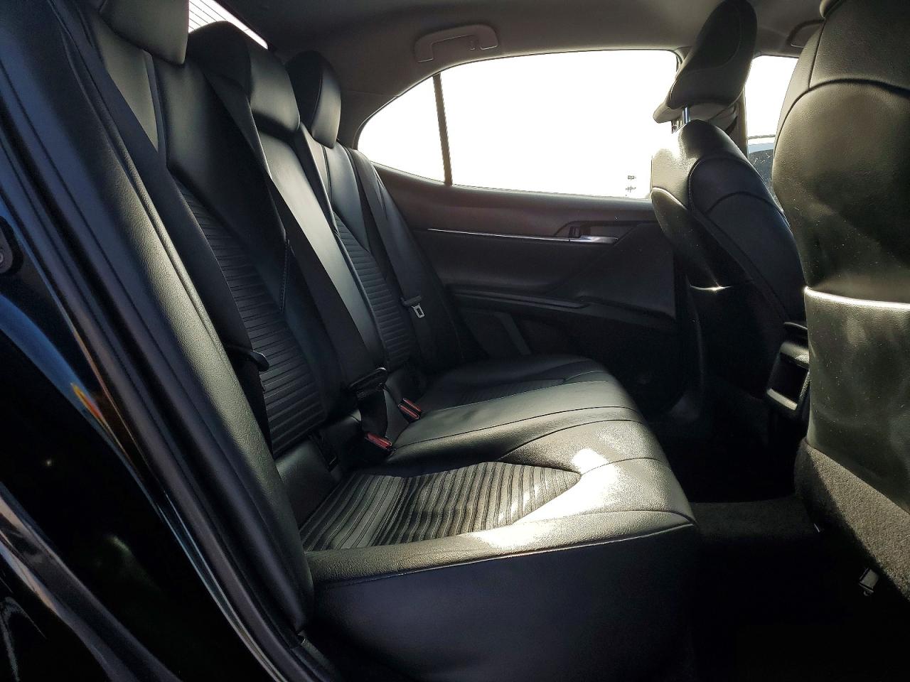 2020 TOYOTA CAMRY SE photo 10