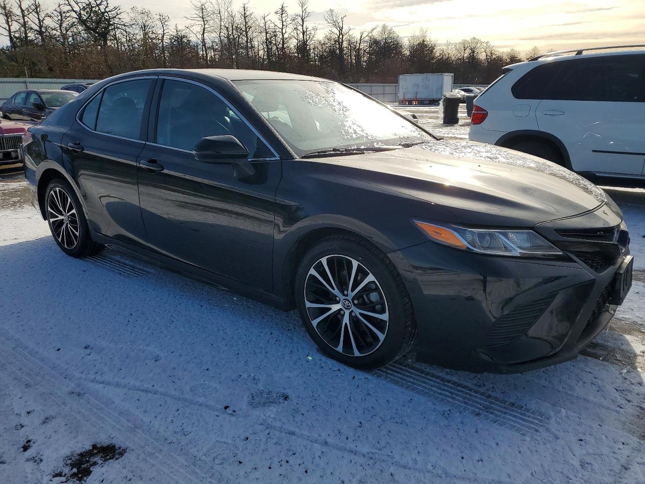 2020 TOYOTA CAMRY SE photo 4