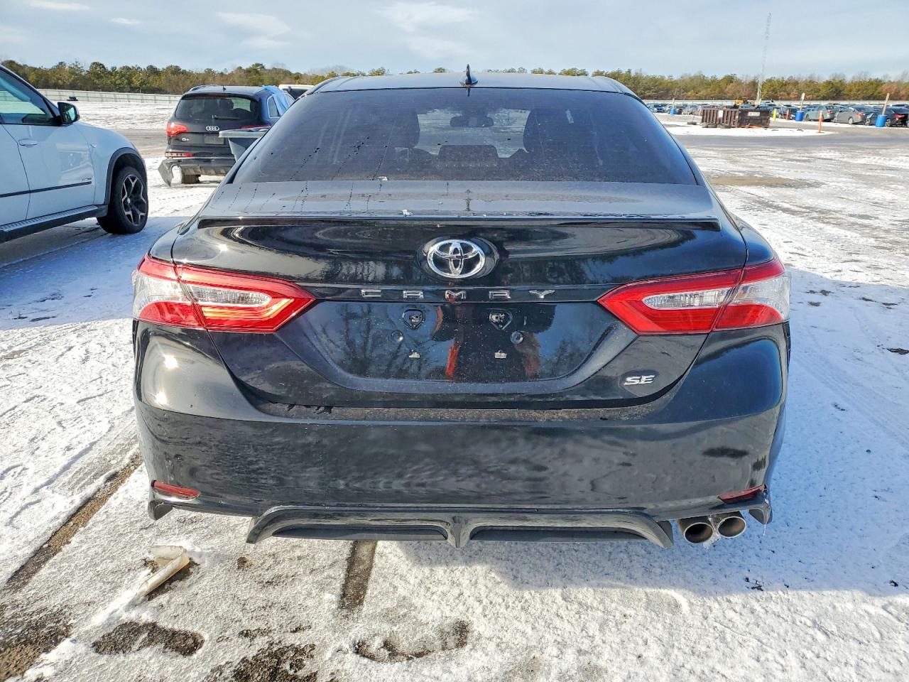 2020 TOYOTA CAMRY SE photo 6