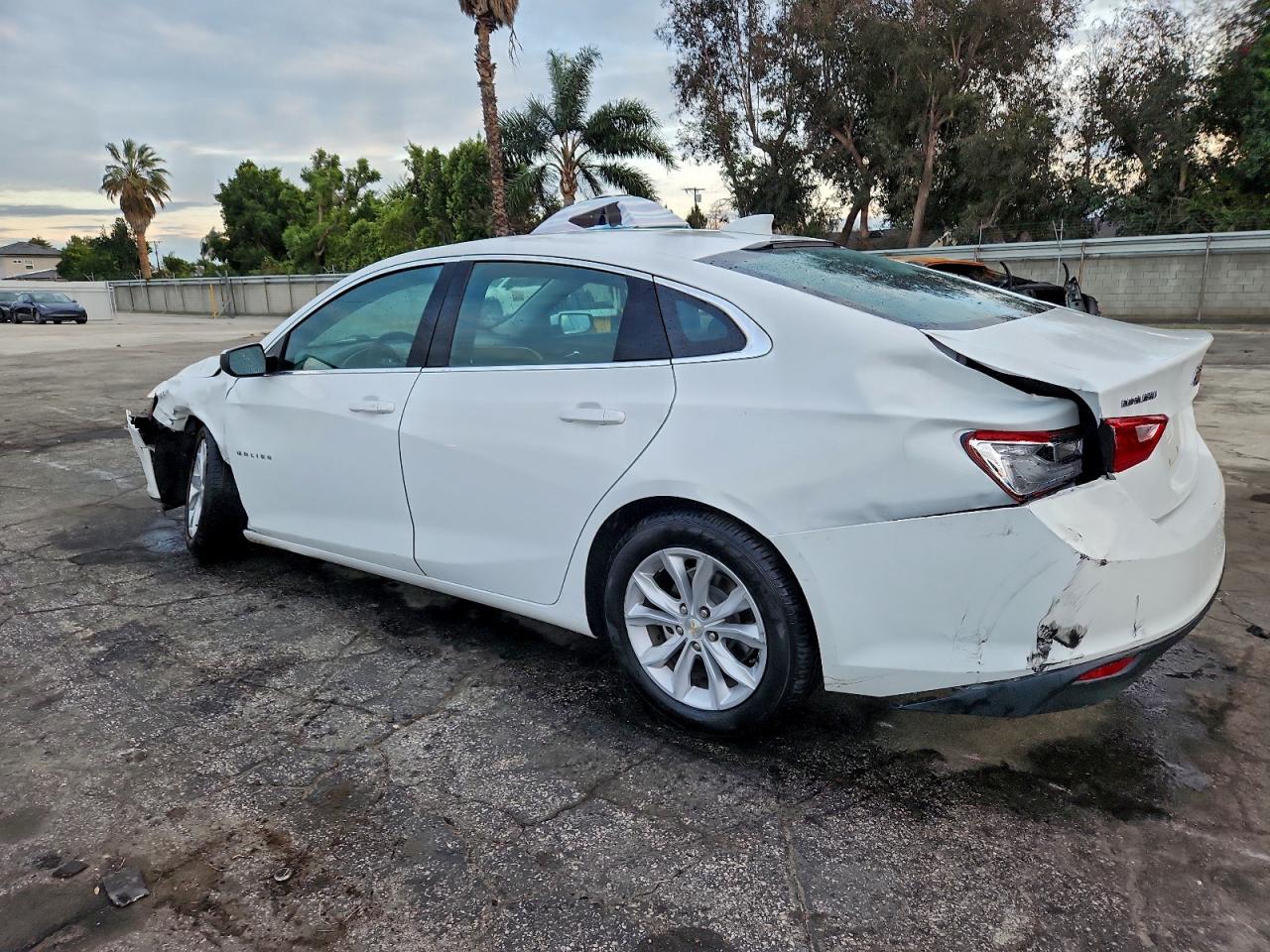 2023 CHEVROLET MALIBU LT photo 2
