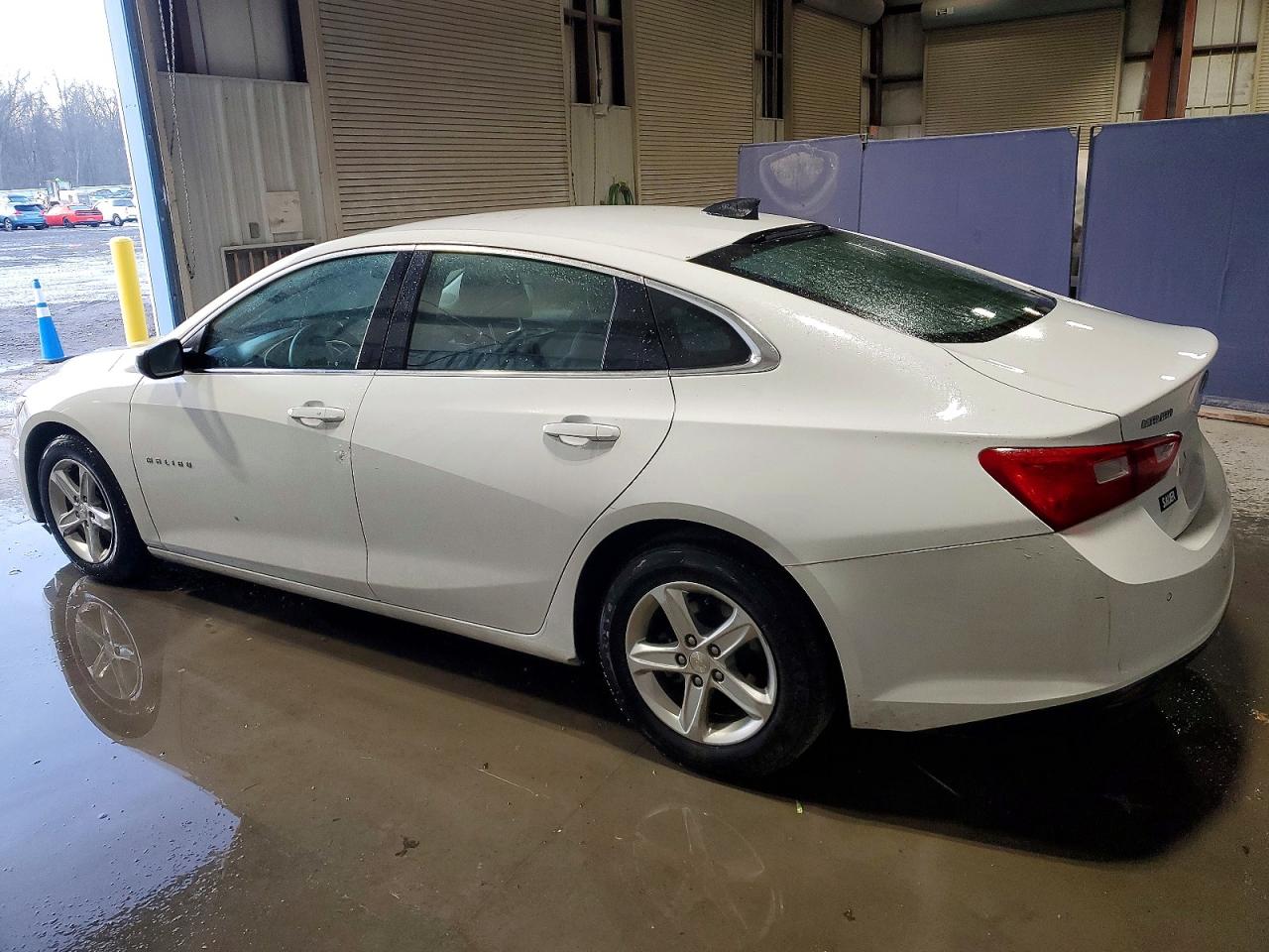 2022 CHEVROLET MALIBU LS photo 2