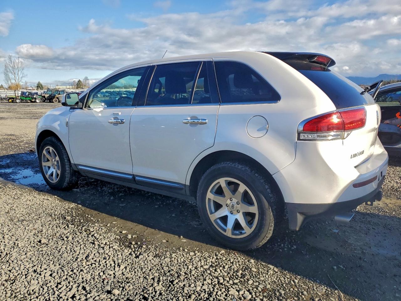 2011 LINCOLN MKX photo 2