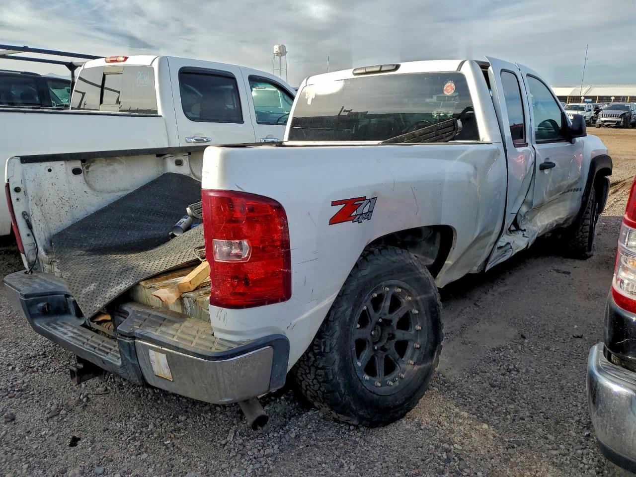 2009 CHEVROLET SILVERADO K1500 LT photo 3
