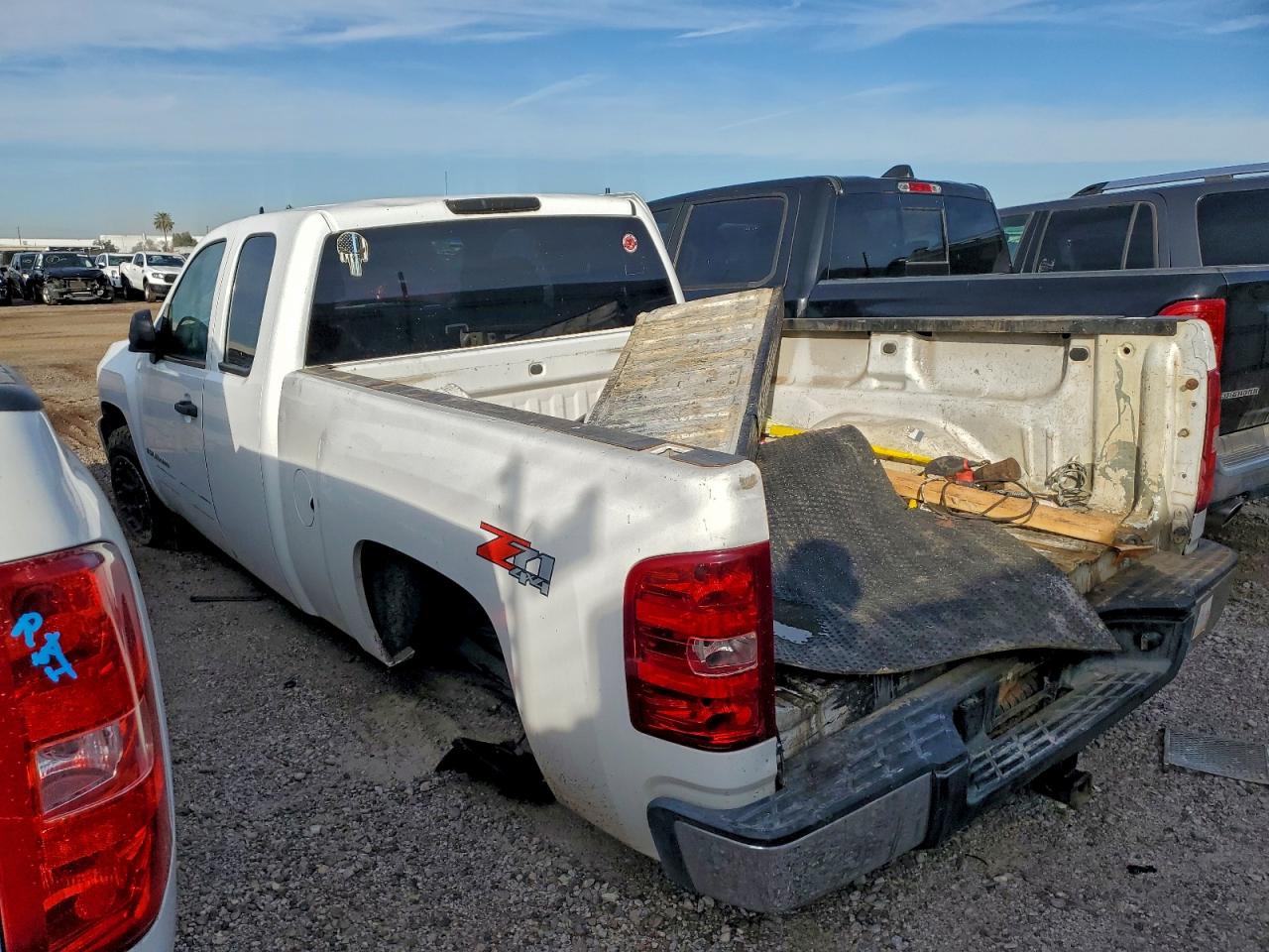 2009 CHEVROLET SILVERADO K1500 LT photo 2