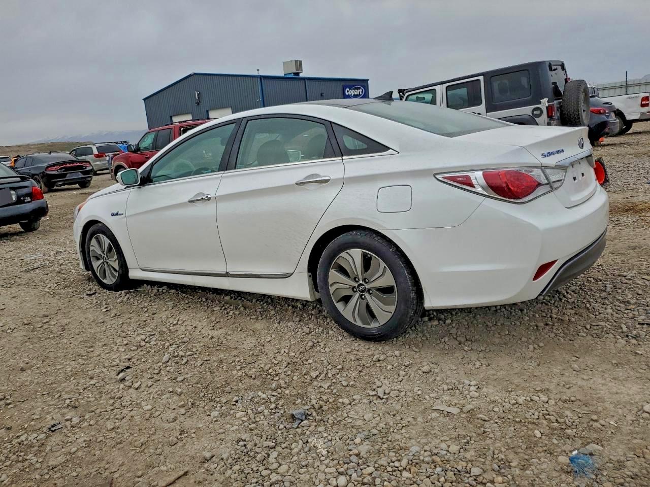 2015 HYUNDAI SONATA HYBRID photo 2