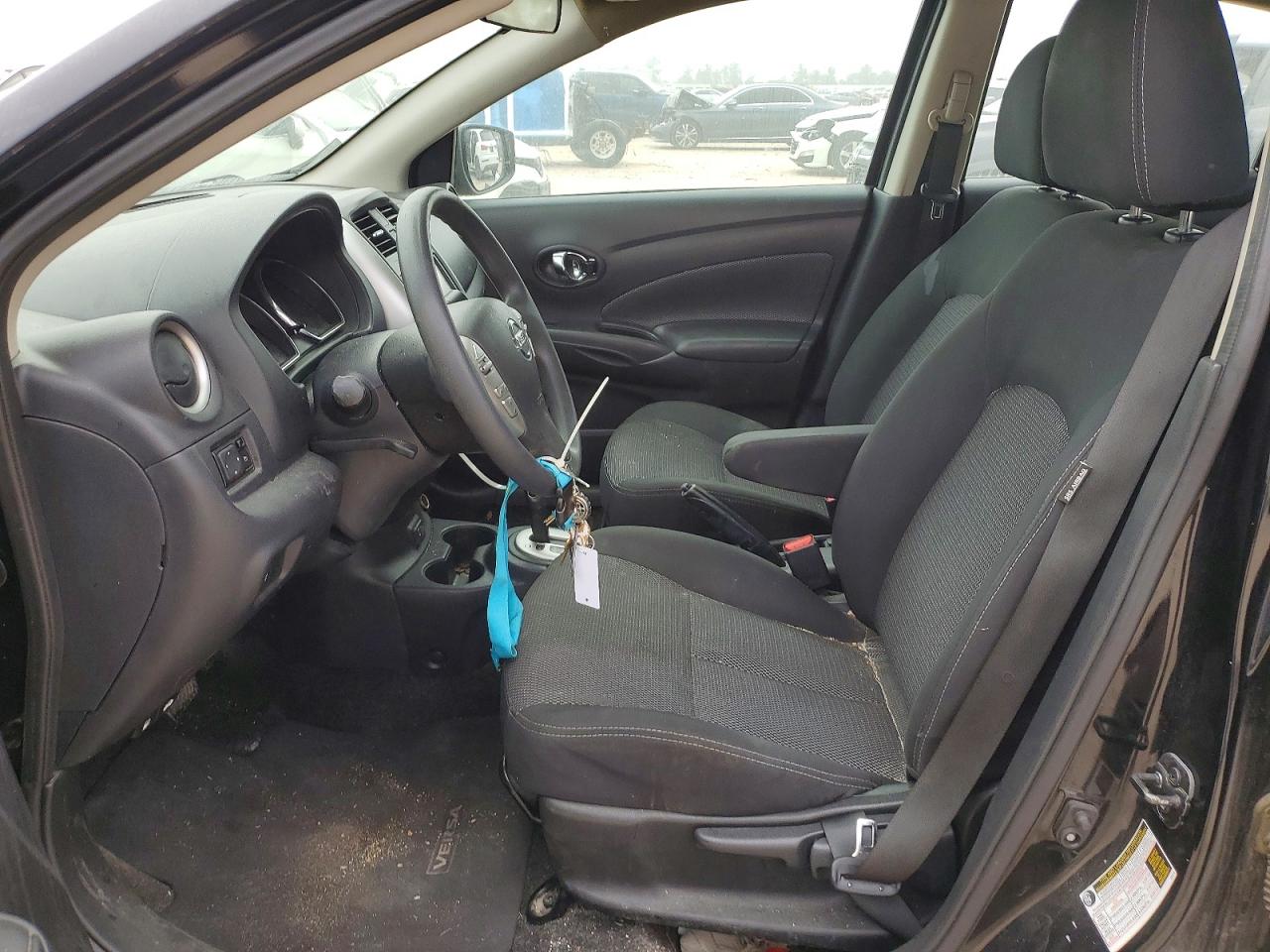 2019 NISSAN VERSA S photo 7