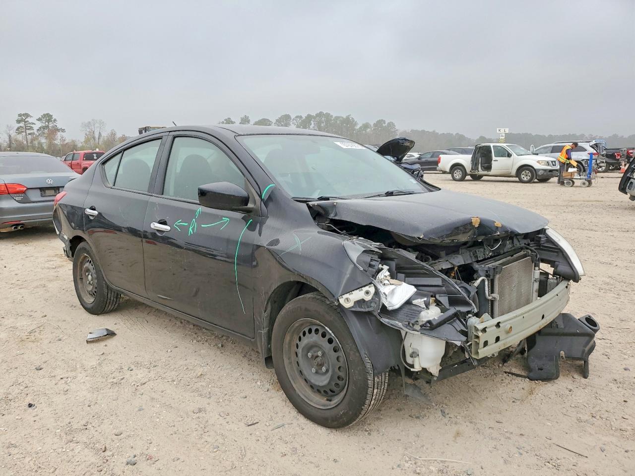 2019 NISSAN VERSA S photo 4