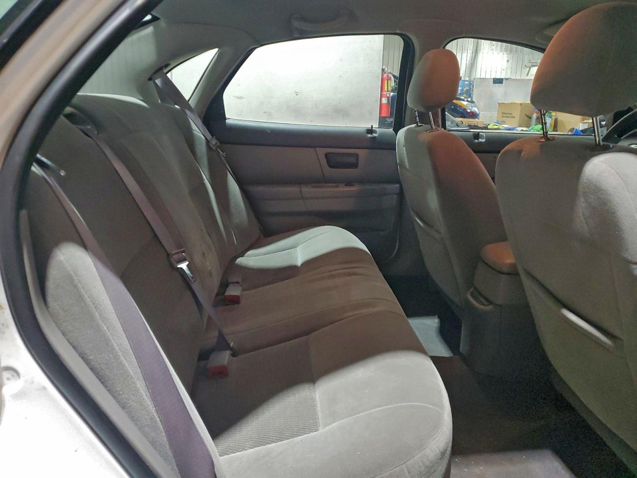 2004 FORD TAURUS SE photo 10