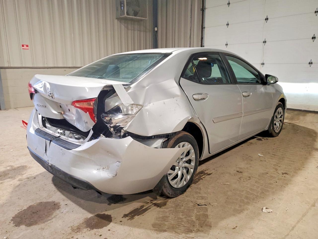 2018 TOYOTA COROLLA L photo 3