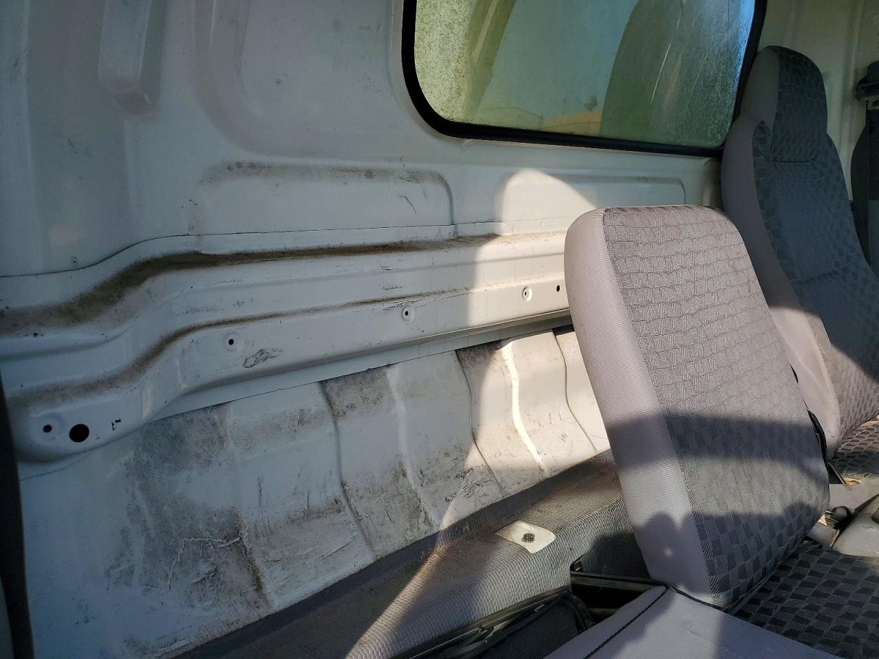 2006 ISUZU NPR BOX TRUCK photo 11