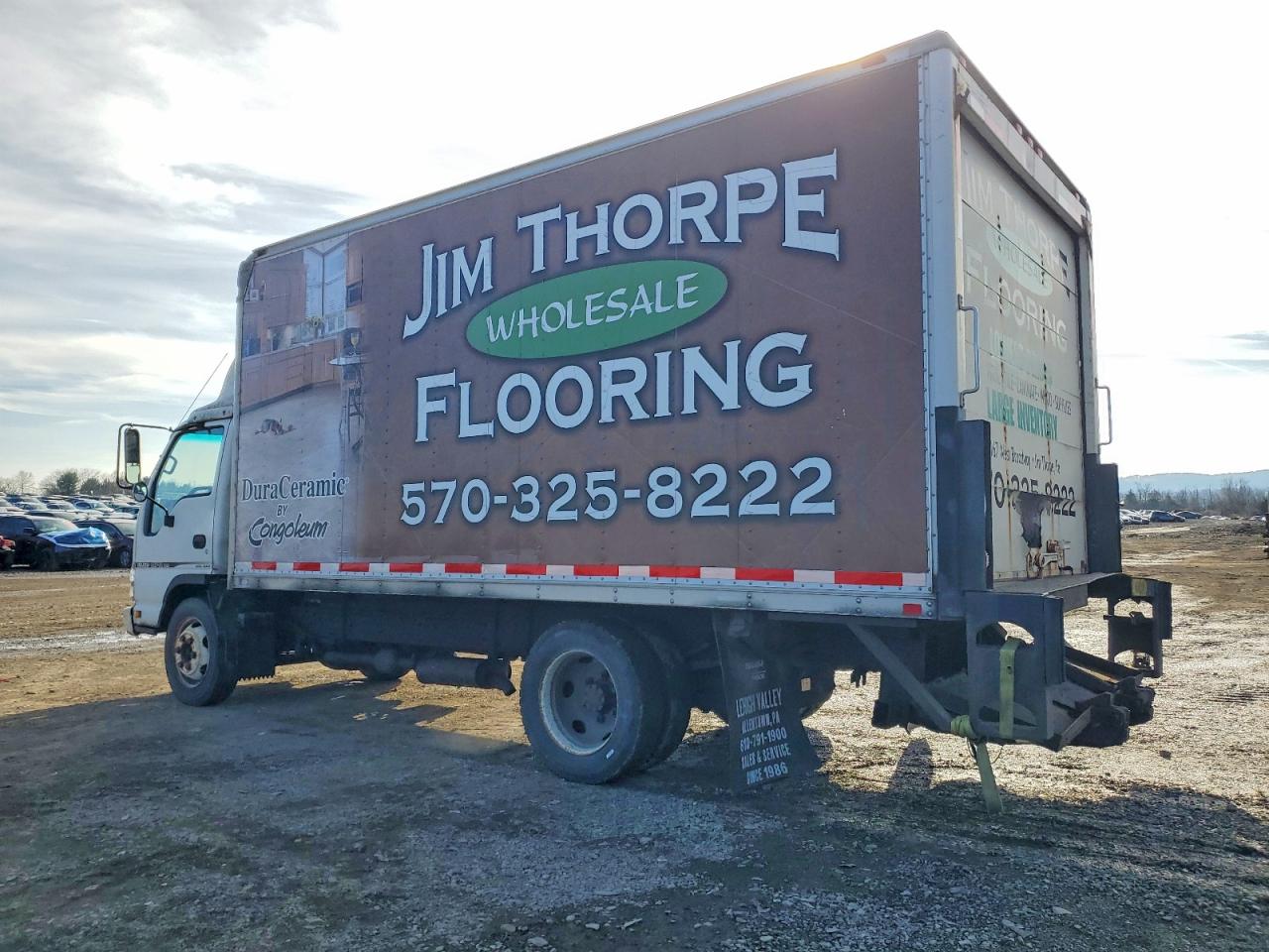 2006 ISUZU NPR BOX TRUCK photo 2