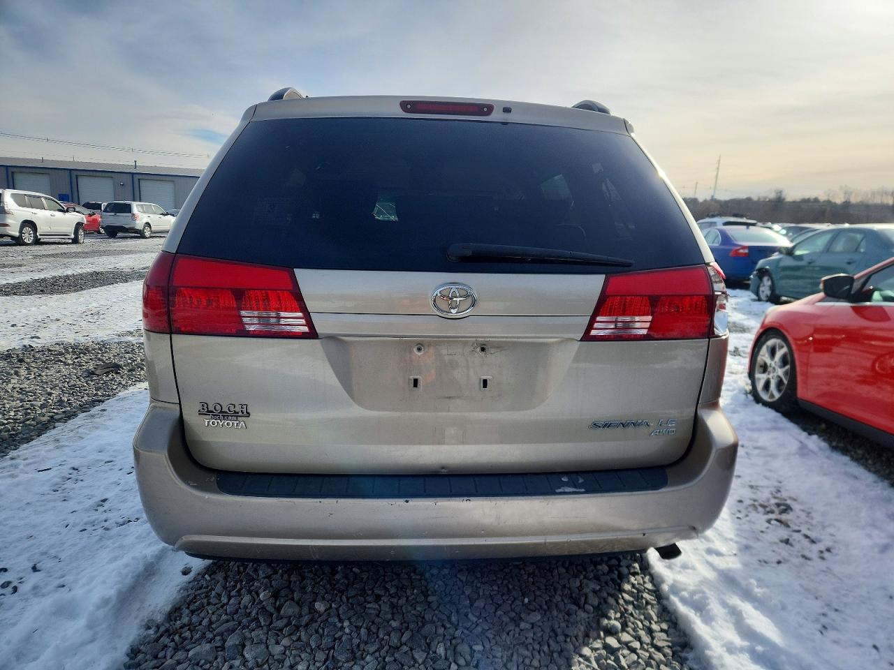 2004 TOYOTA SIENNA LE photo 6