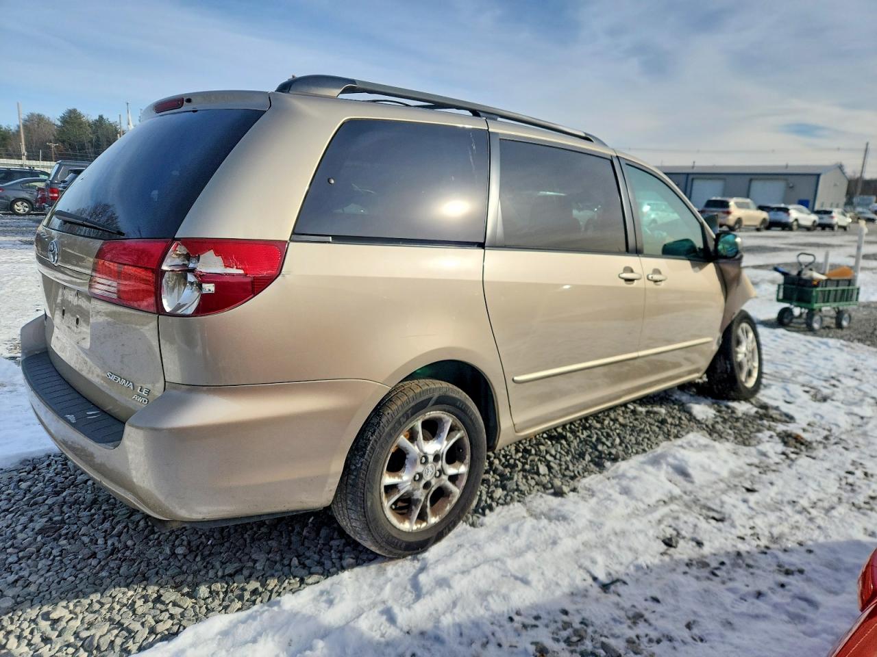 2004 TOYOTA SIENNA LE photo 3