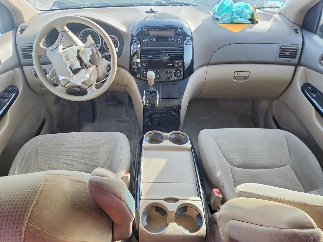 2004 TOYOTA SIENNA LE photo 8
