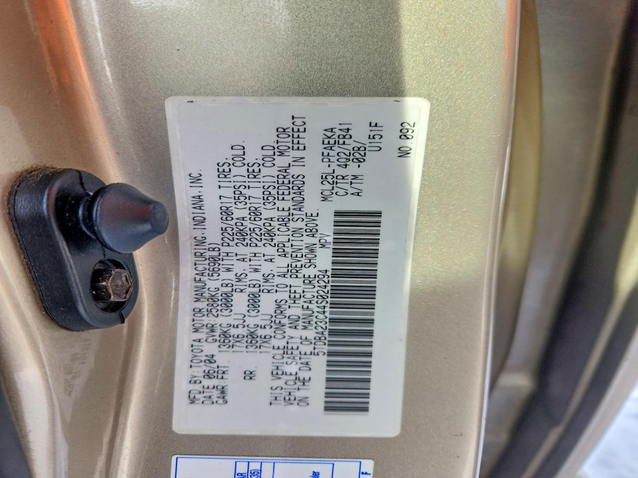 2004 TOYOTA SIENNA LE photo 13