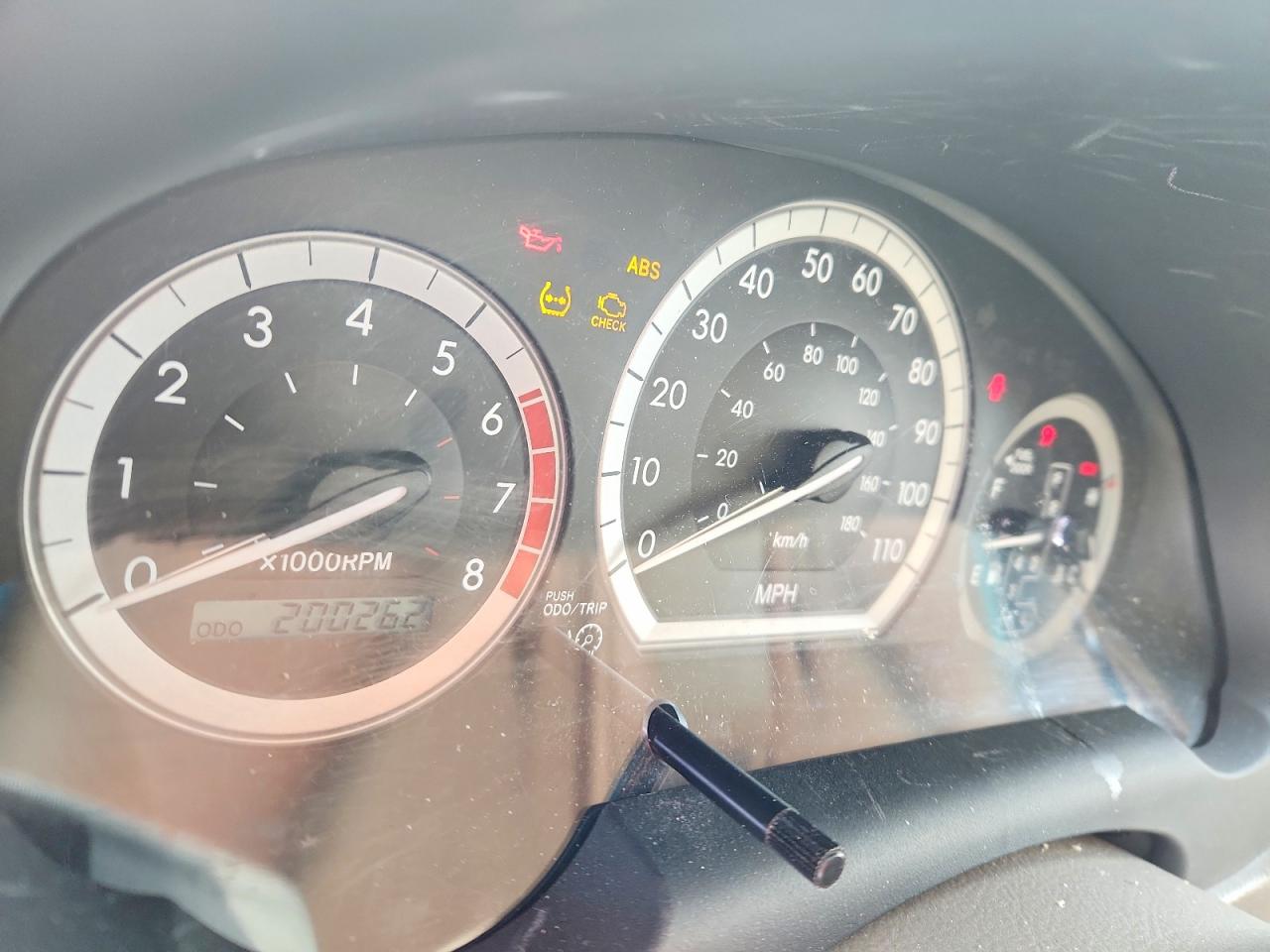2004 TOYOTA SIENNA LE photo 9