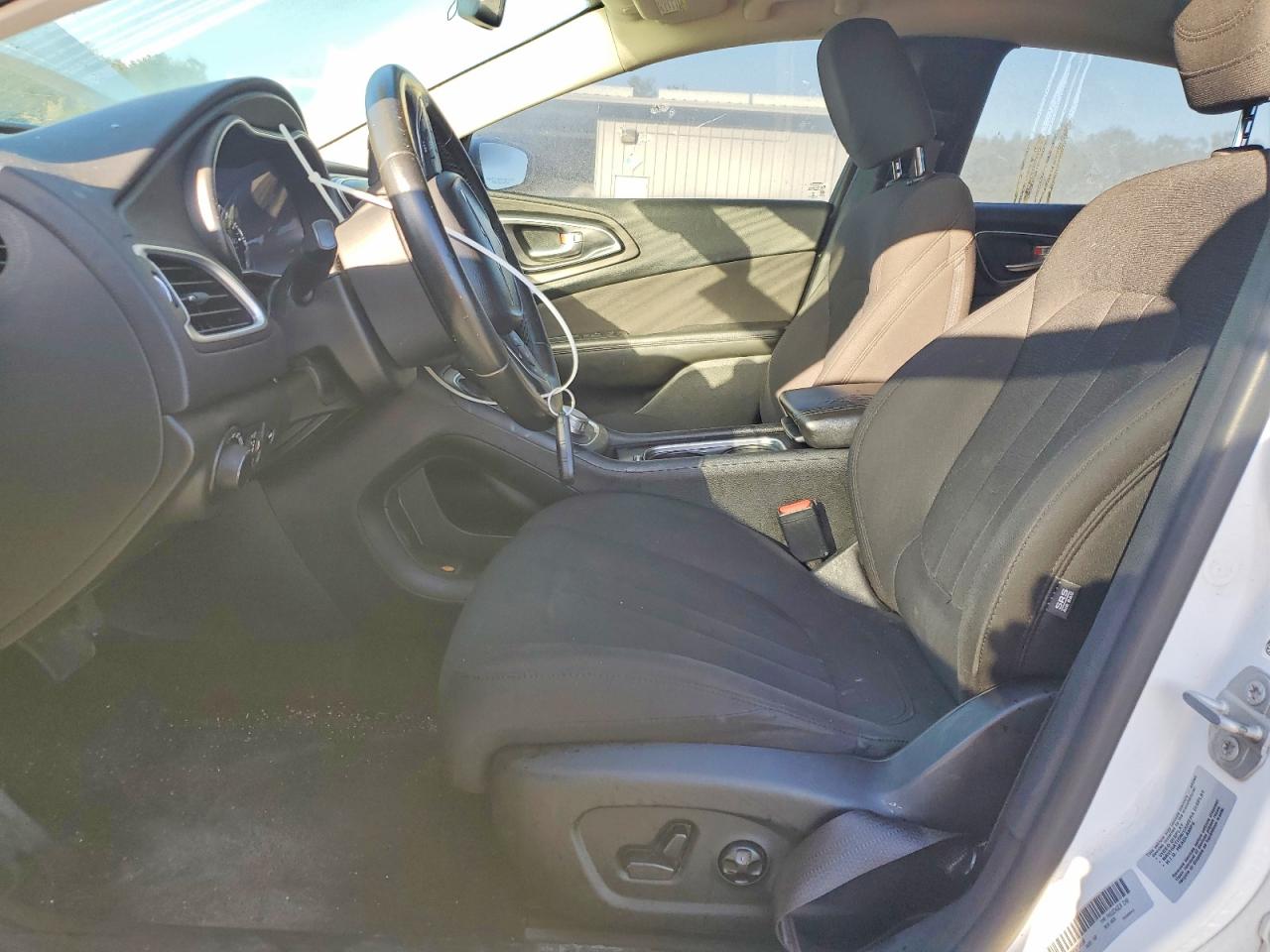 2015 CHRYSLER 200 LIMITED photo 7