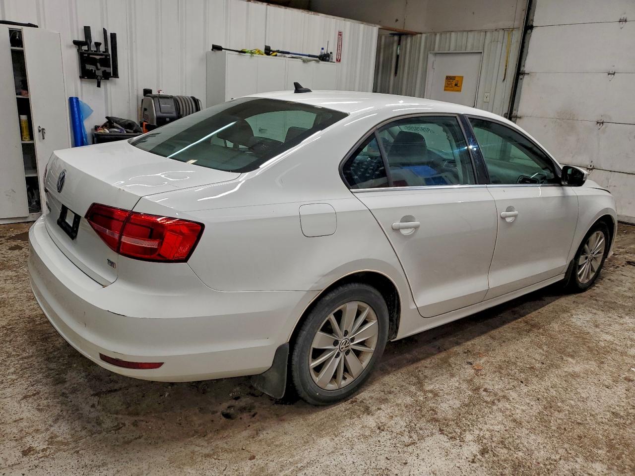 2015 VOLKSWAGEN JETTA SE photo 3