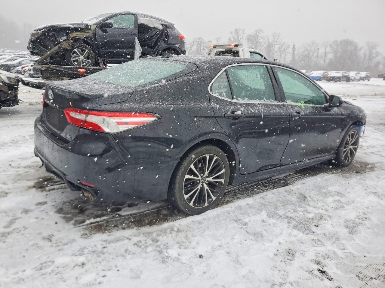 2019 TOYOTA CAMRY L photo 3