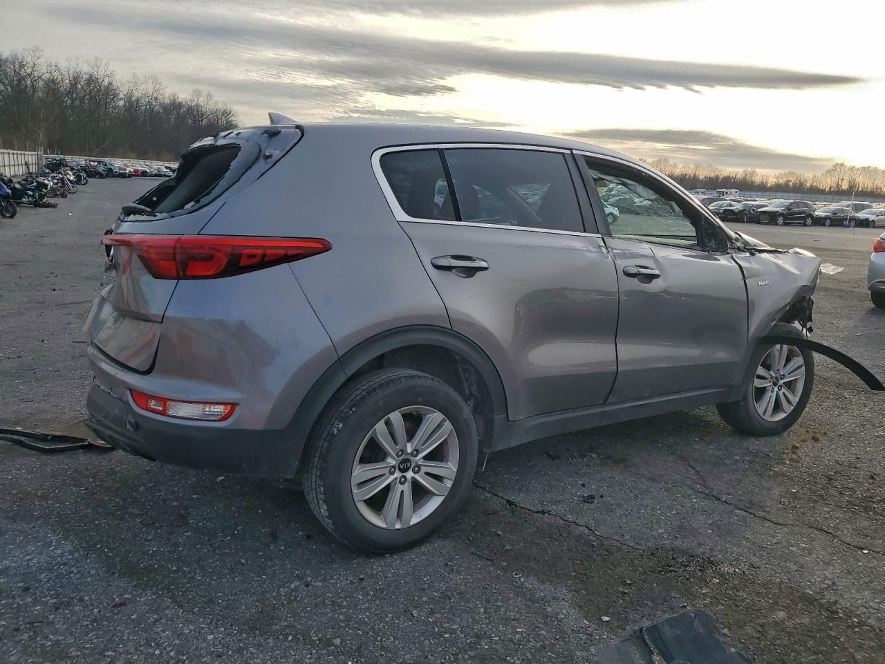 2018 KIA SPORTAGE LX photo 3