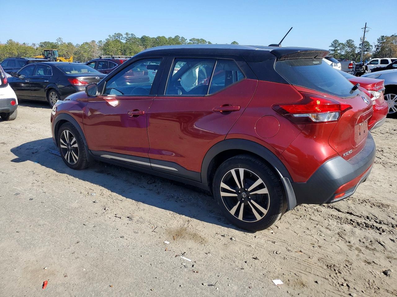 2018 NISSAN KICKS S photo 2