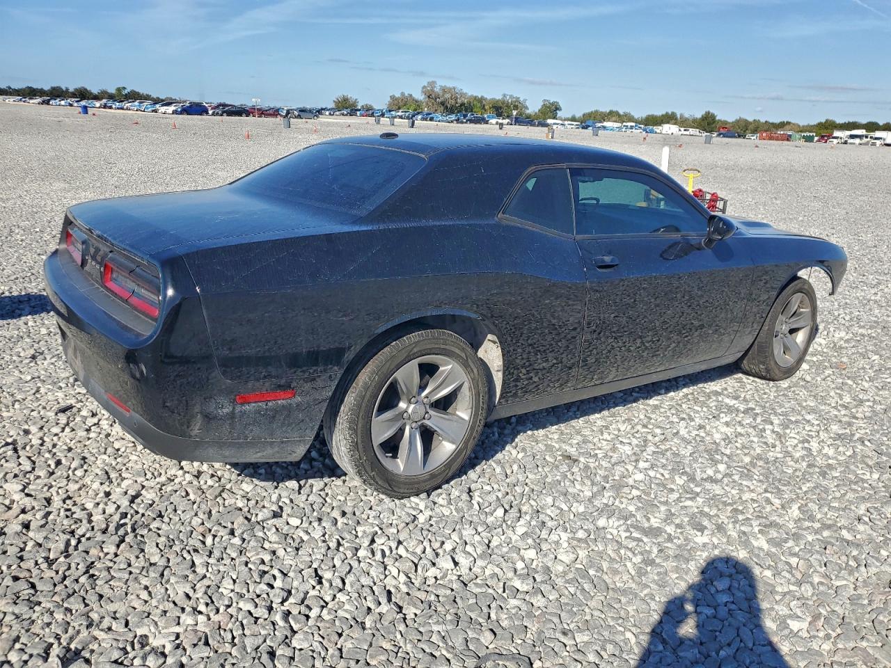 2016 DODGE CHALLENGER SXT photo 3