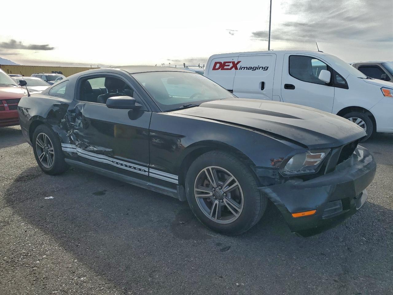 2012 FORD MUSTANG photo 4