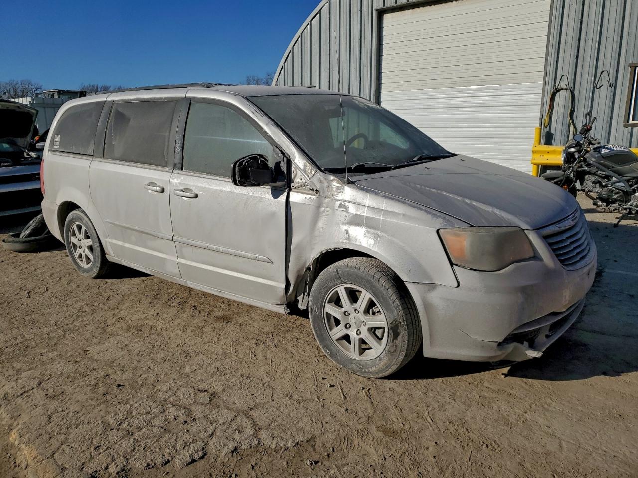 2011 CHRYSLER TOWN & COUNTRY TOURING photo 4