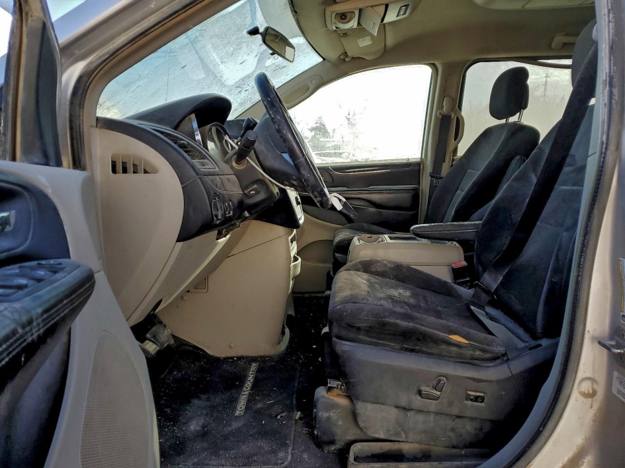2011 CHRYSLER TOWN & COUNTRY TOURING photo 7
