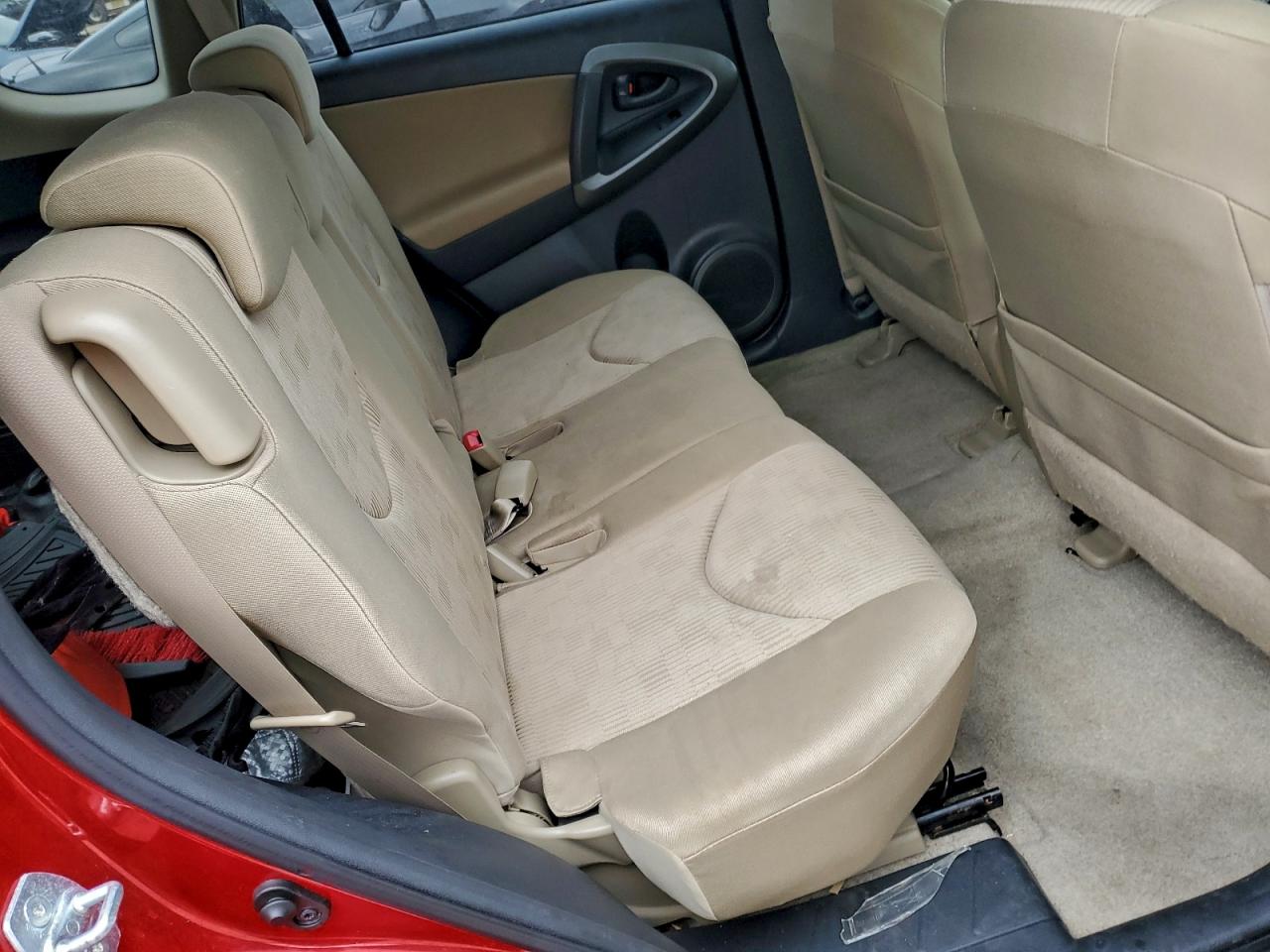 2011 TOYOTA RAV4 photo 11