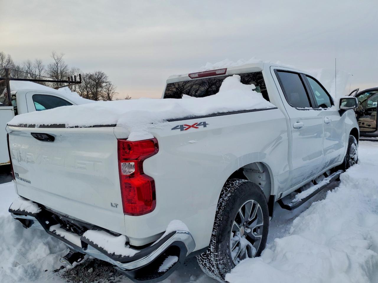 2024 CHEVROLET SILVERADO K1500 LT-L photo 3