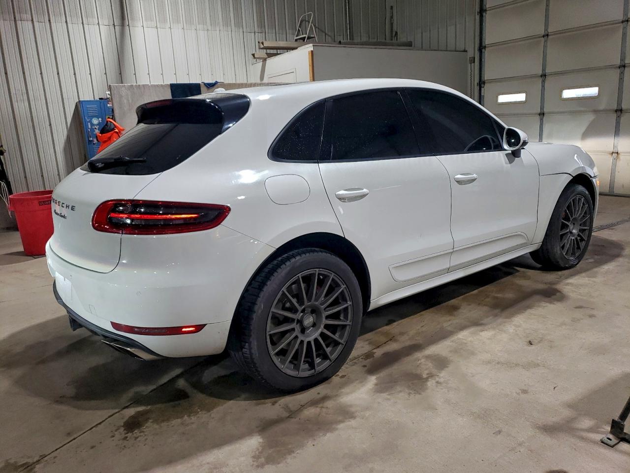 2015 PORSCHE MACAN TURBO photo 3