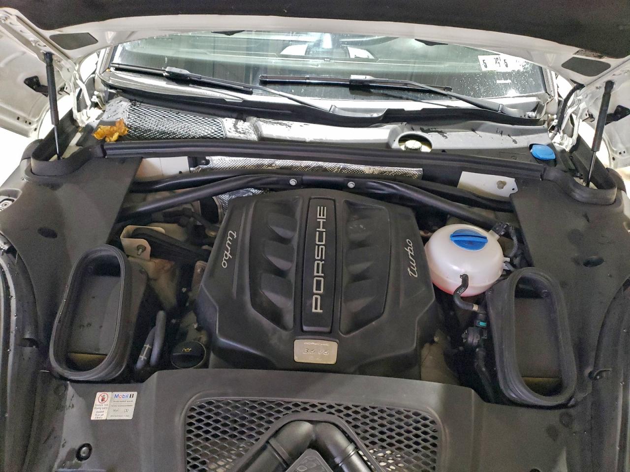 2015 PORSCHE MACAN TURBO photo 12