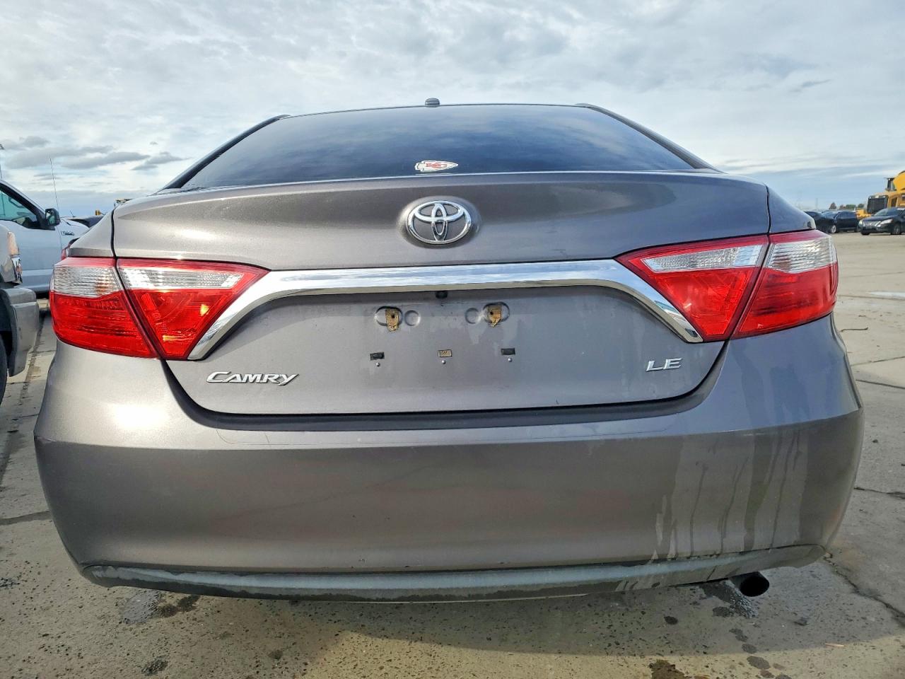 2017 TOYOTA CAMRY LE photo 6