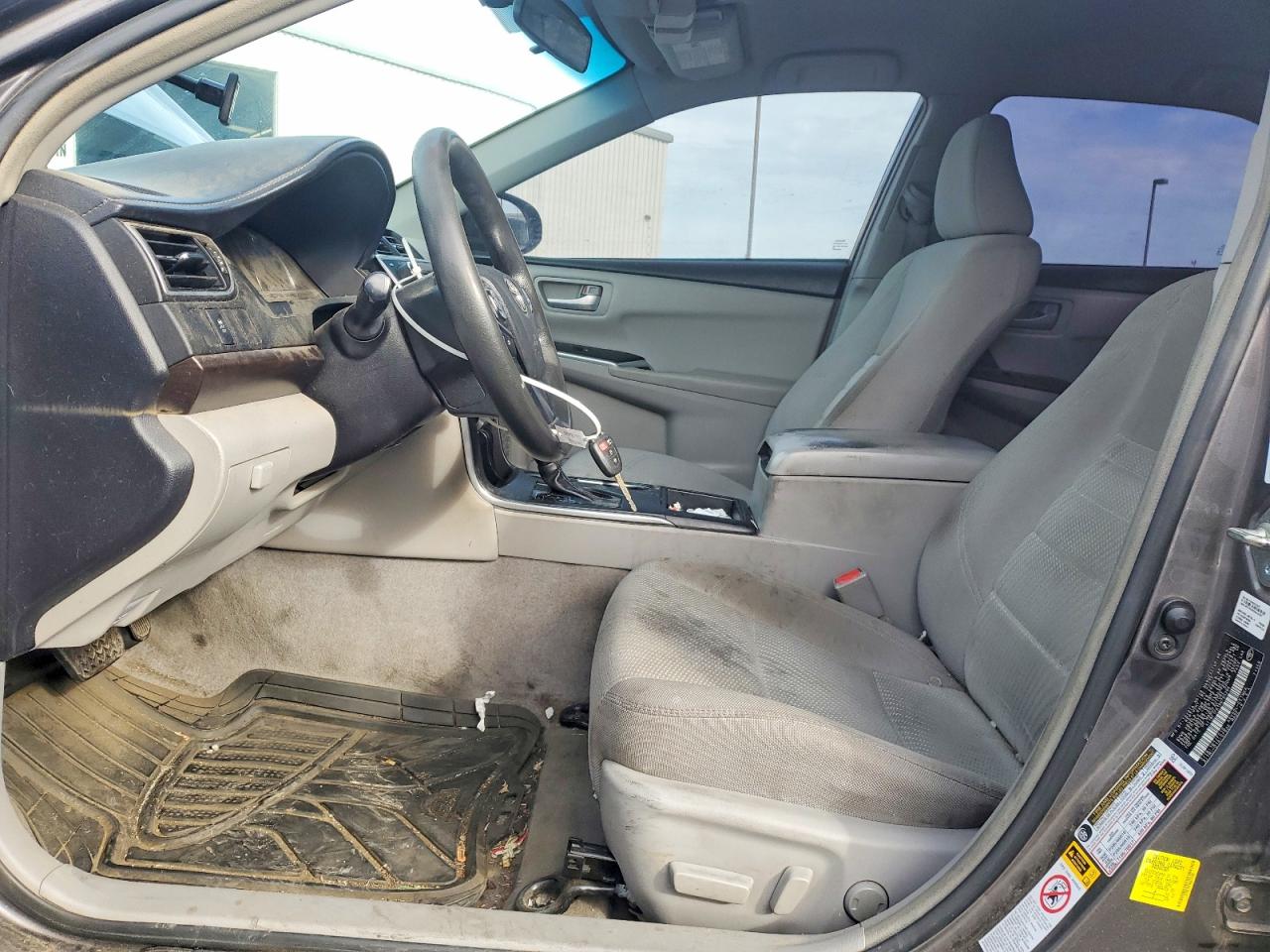 2017 TOYOTA CAMRY LE photo 7