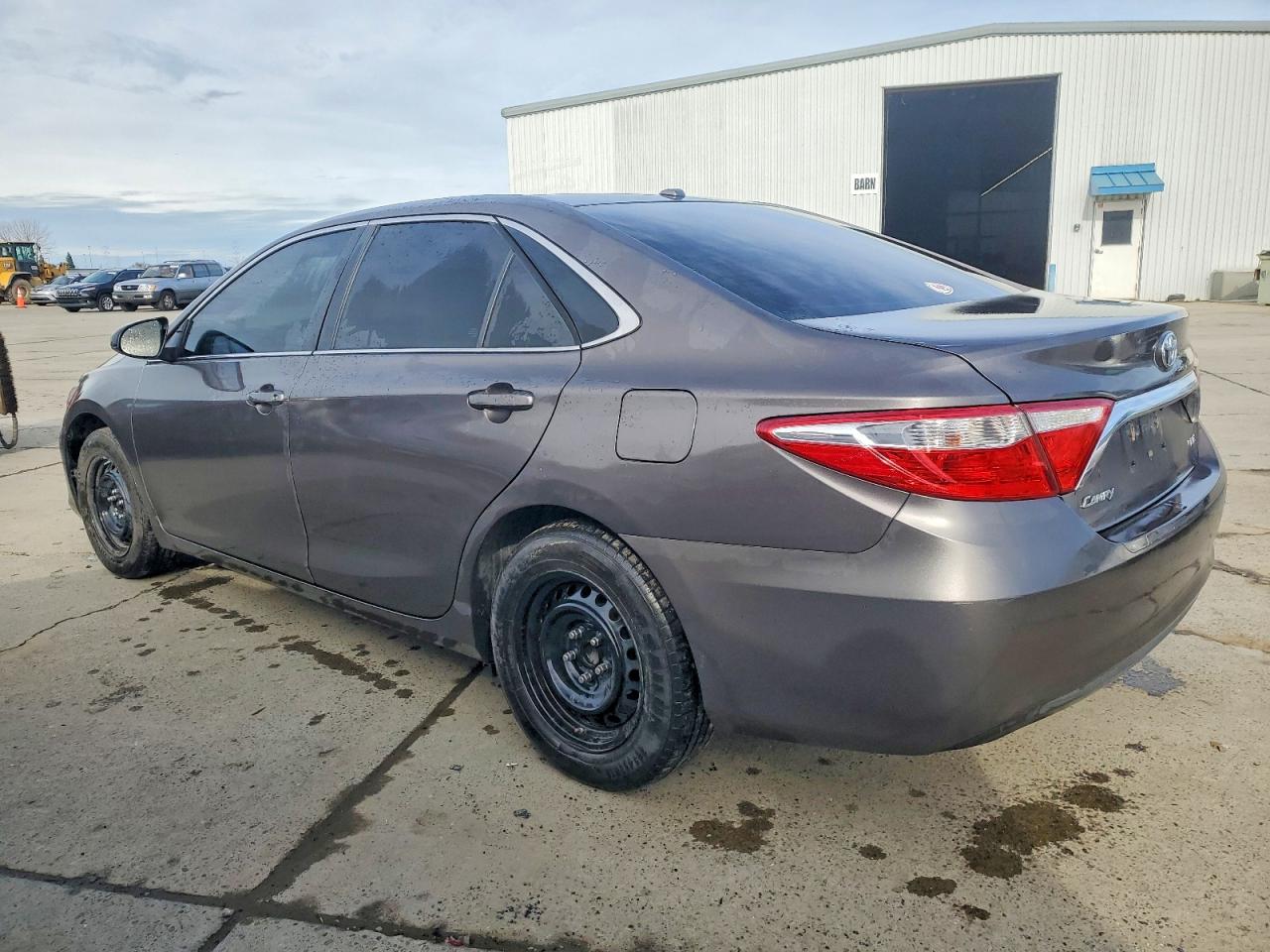 2017 TOYOTA CAMRY LE photo 2