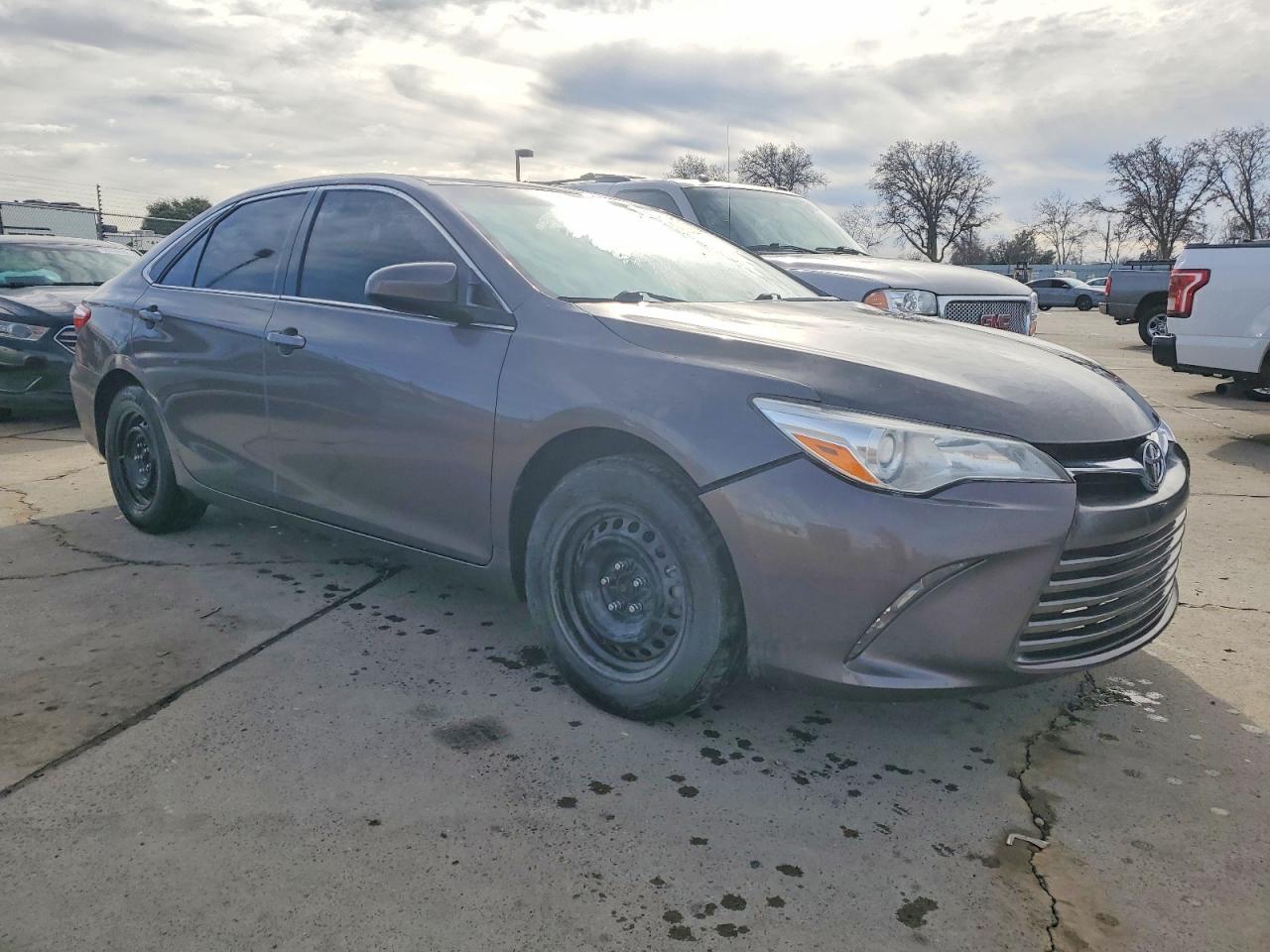 2017 TOYOTA CAMRY LE photo 4