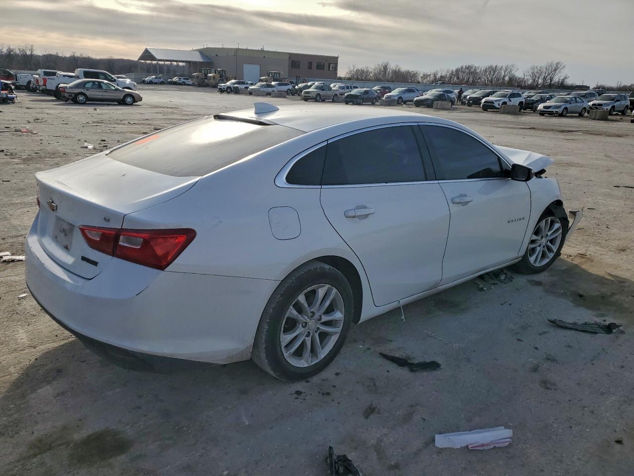 2017 CHEVROLET MALIBU LT photo 3