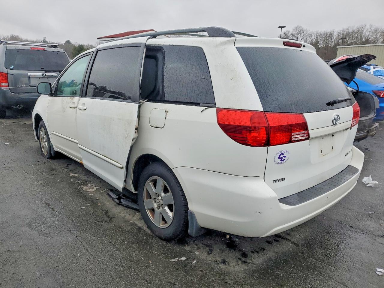 2004 TOYOTA SIENNA CE photo 2