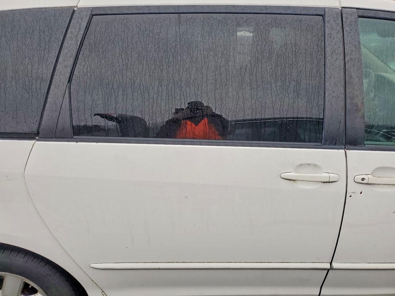 2004 TOYOTA SIENNA CE photo 11