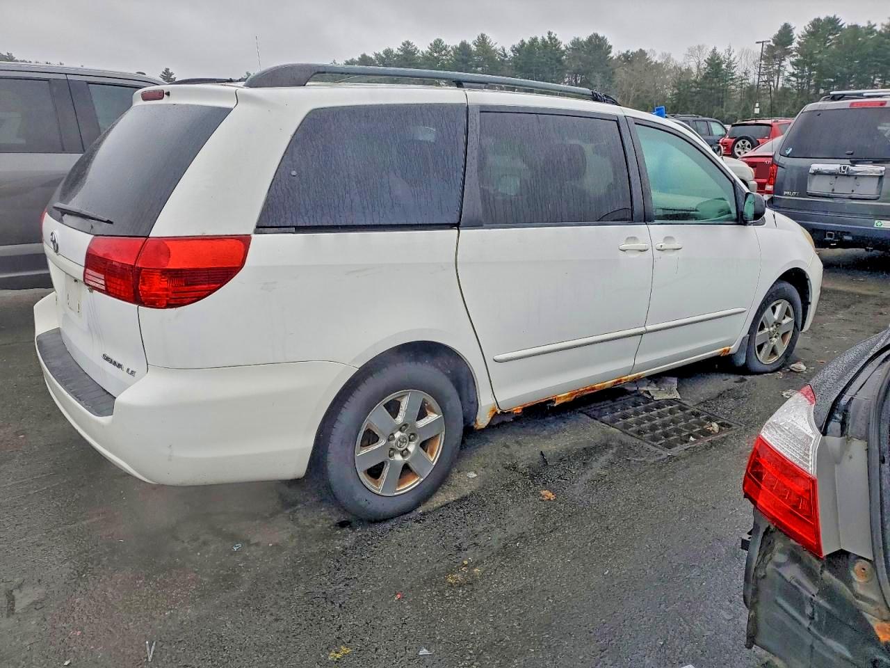2004 TOYOTA SIENNA CE photo 3