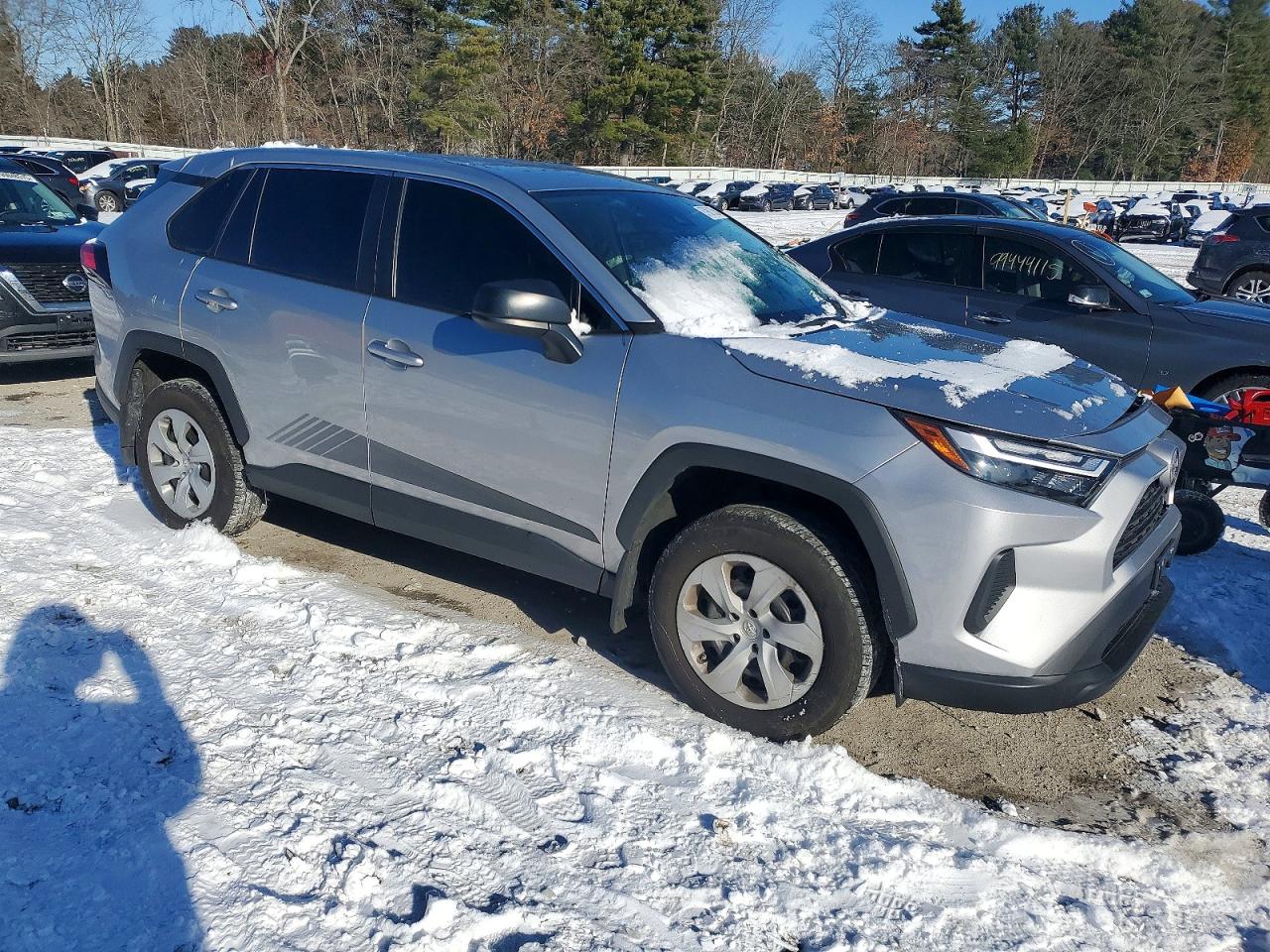 2024 TOYOTA RAV4 LE photo 4