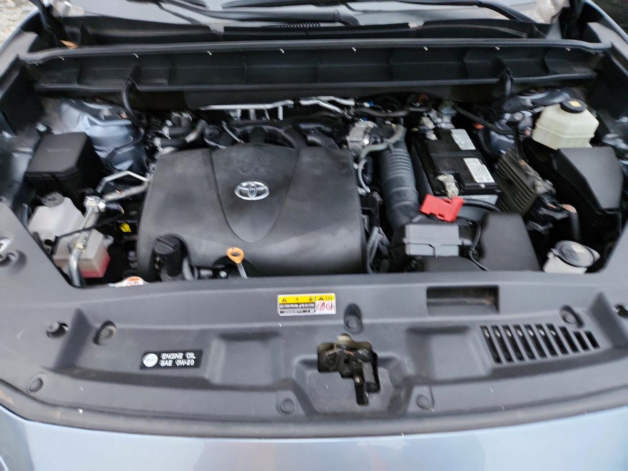 2021 TOYOTA HIGHLANDER XLE photo 12