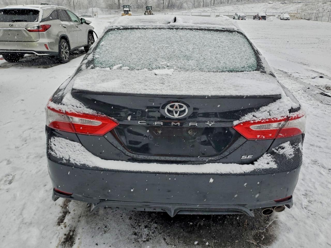 2020 TOYOTA CAMRY SE photo 6