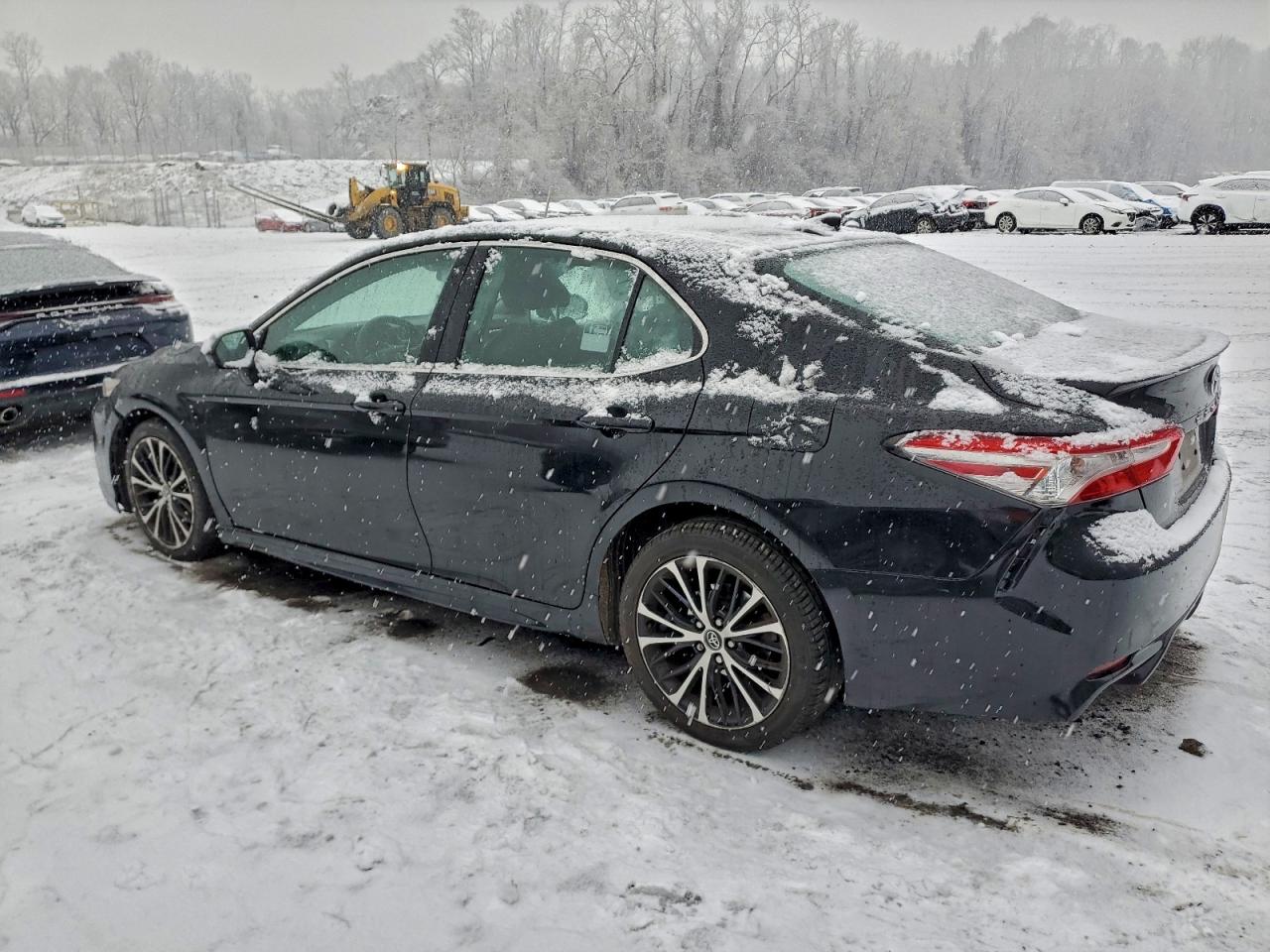 2020 TOYOTA CAMRY SE photo 2