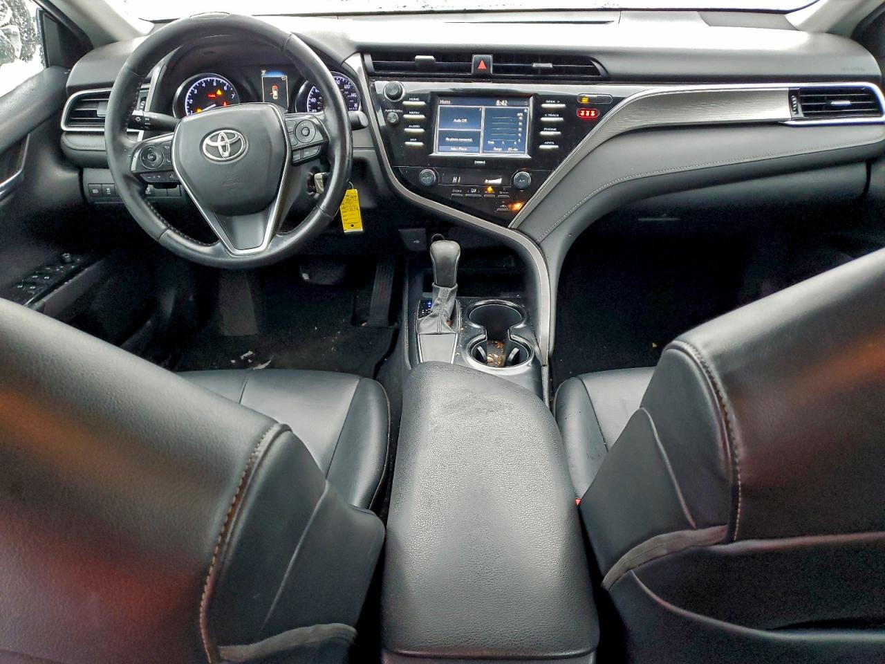 2020 TOYOTA CAMRY SE photo 8