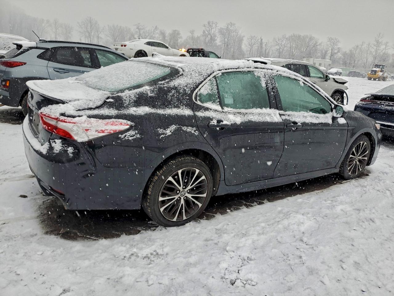 2020 TOYOTA CAMRY SE photo 3