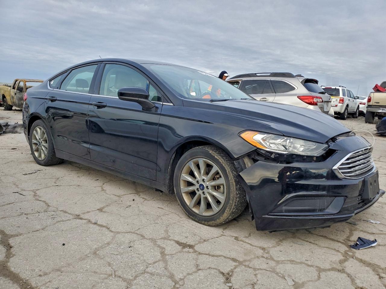 2017 FORD FUSION SE photo 4