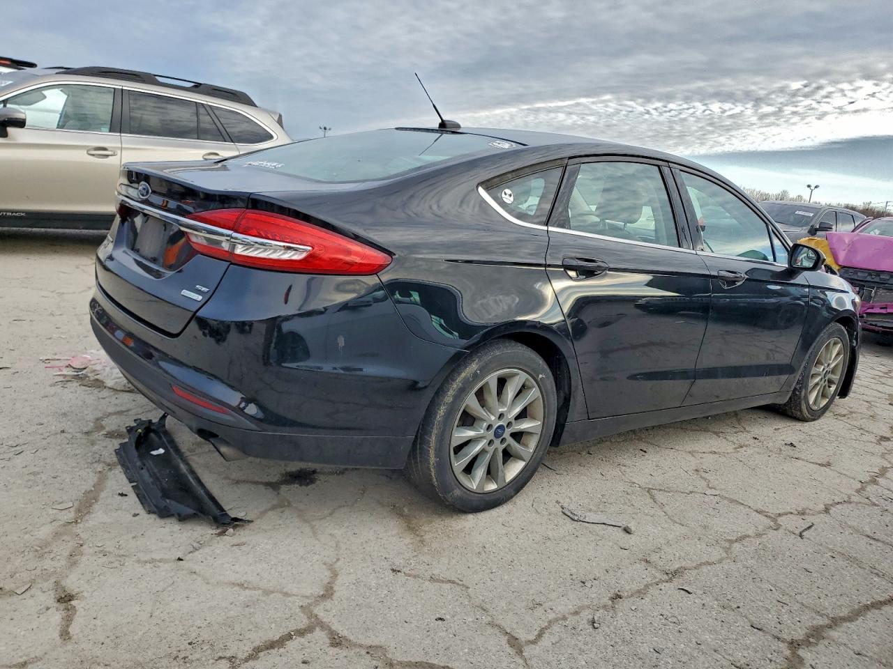 2017 FORD FUSION SE photo 3